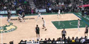 DB视讯官方登录入口两个失误太伤了！利拉德先是被小皮蓬抢断 回来又丢球了