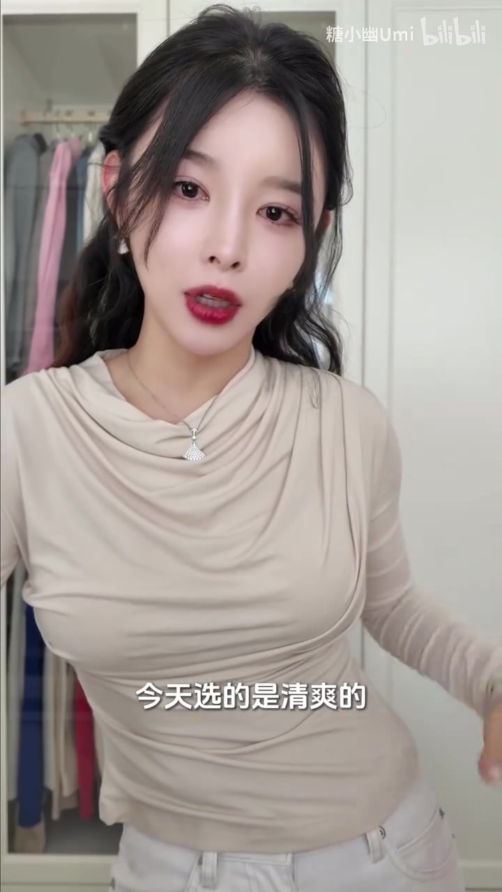 DB视讯官方登录入口犹记曾经场下身披FPX队旗的画面！糖小幽更新视频：现场看老公打LPL