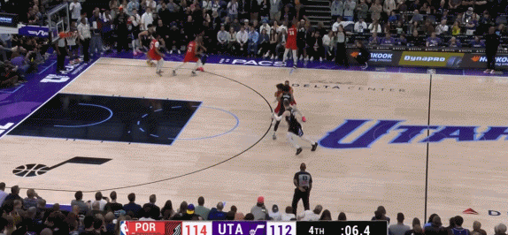 DB视讯官网👏又是这个年轻人！菲利波夫斯基假转身突破暴扣追平比分