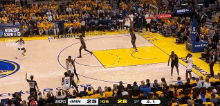 DB电子官网😏直捣黄龙！亚历山大-沃克突破飞身上篮得分