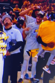 DB视讯官网你也很棒😤东决MVP宣布时🥳哈利指了指自己并往前迈出一步！